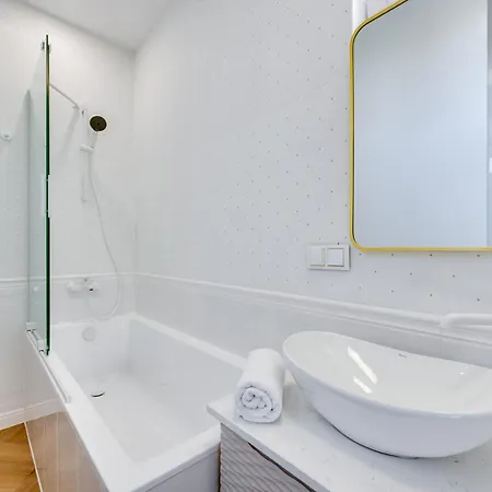 Hello By Oneapartments Апартаменты